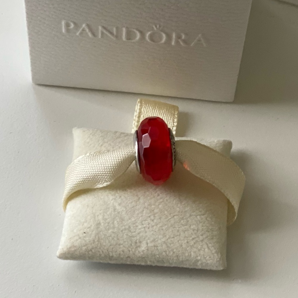 Red pandora murano